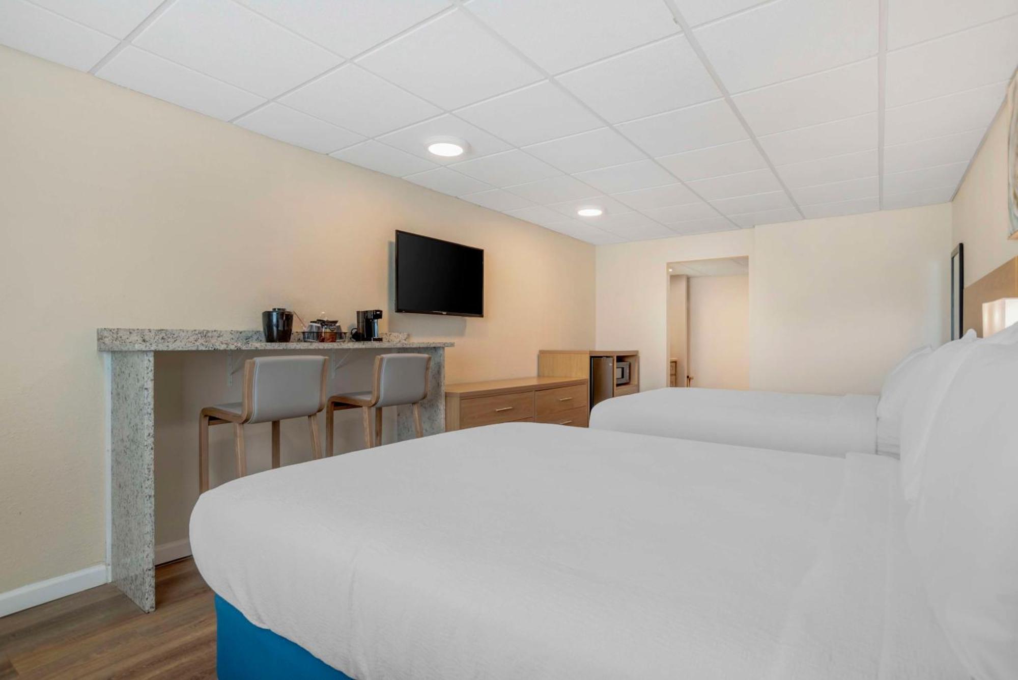 Hotel Chateau Beachfront Hotel, A By The Sea 3*